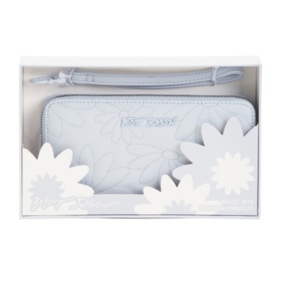 💙🔹️Betsey Johnson🔹️ Blue Quilted Vozed Z/A Wallet Wristlet Floral Wallet - Picture 8 of 12